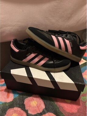Adidas Samba Messi Soccer Shoes Black with Pink Stripes Size 7.5
